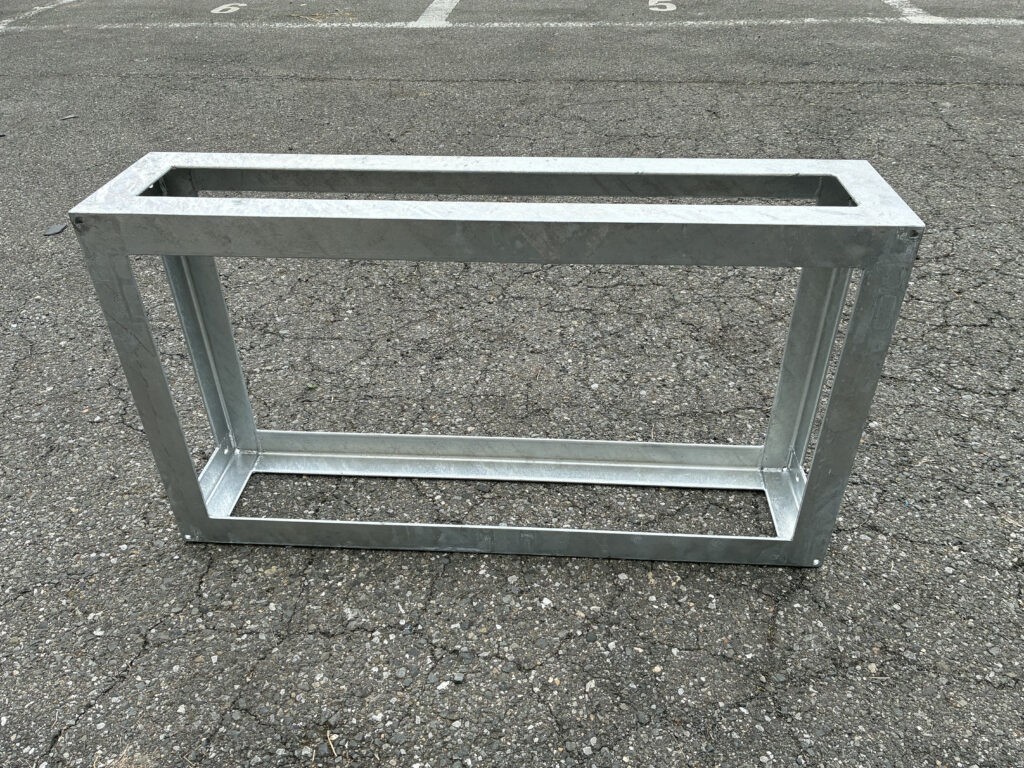 グレー錆止め耐震架台（スタンション・ベース）