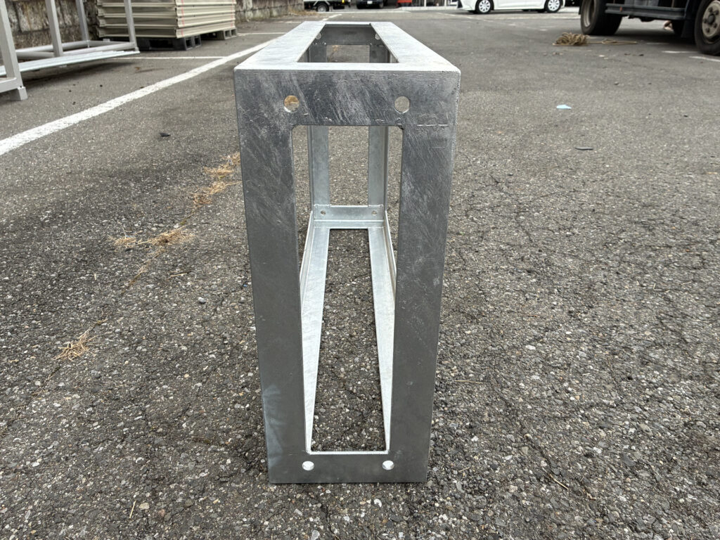 溶融亜鉛めっき仕上げ　盤上部架台